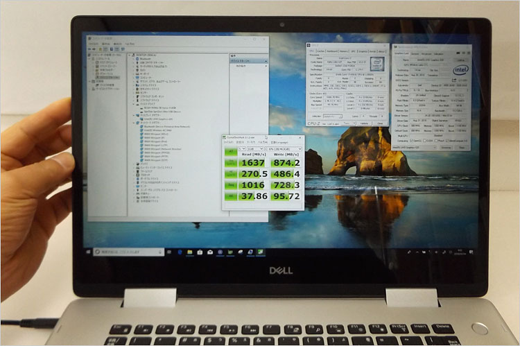 15.6インチ光沢ディスプレイに1920 × 1080解像度