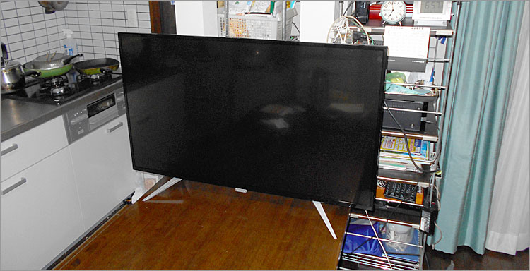 ダイニングで4Kモニタ