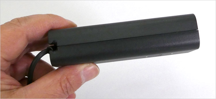 小型のACアダプター