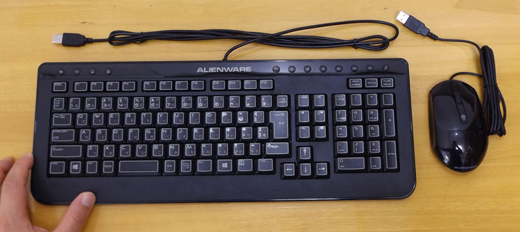 キーボードとマウスが付属