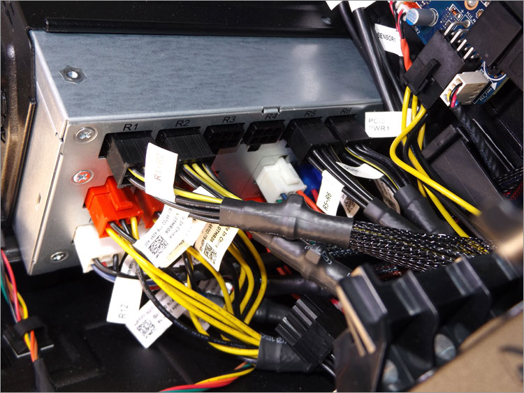 電源ユニット側のコネクタは6ピン、グラフィックカード用のが6+2ピン