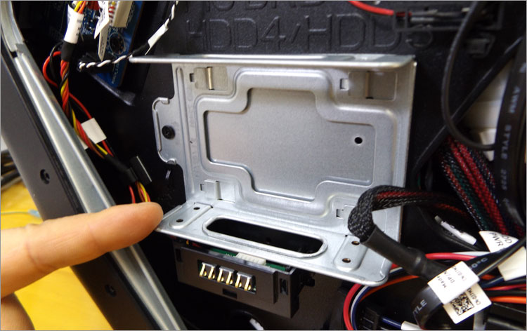 マウンタの下にある端子