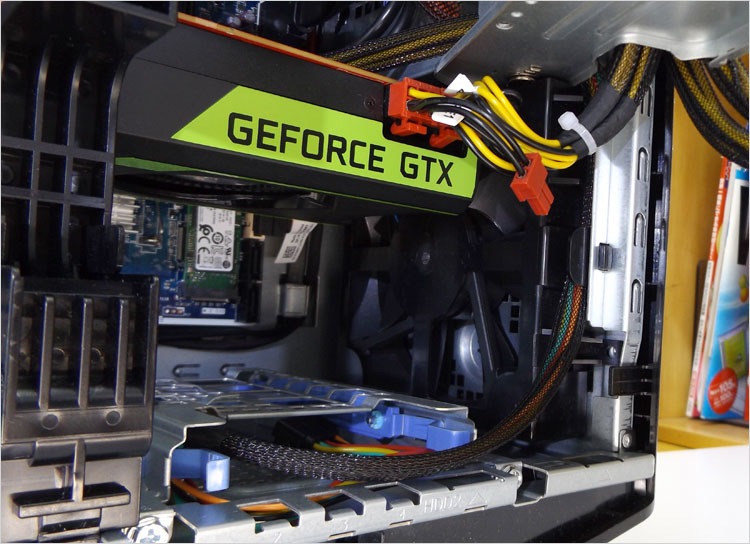 グラフィックカードと前面吸気口のファン