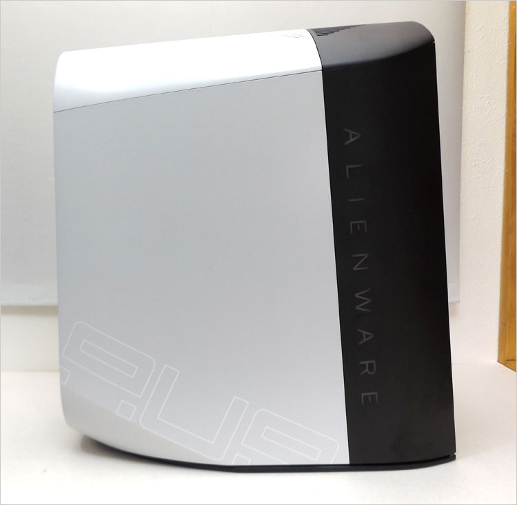 ALIENWAREロゴにLED配色が可能