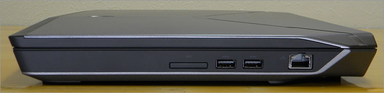 光学ドライブは内蔵していない