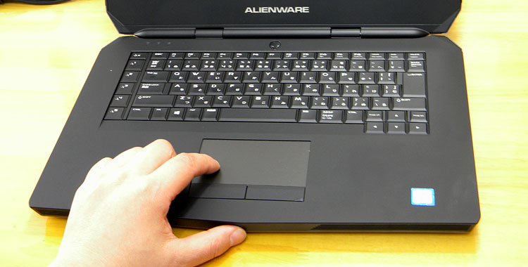 ALIENWARE 15本体は厚みがある