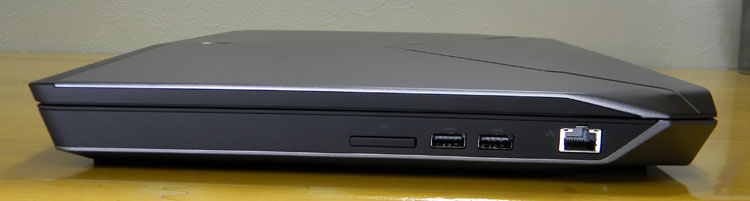 光学ドライブは内蔵していないALIENWARE 17 （R2）