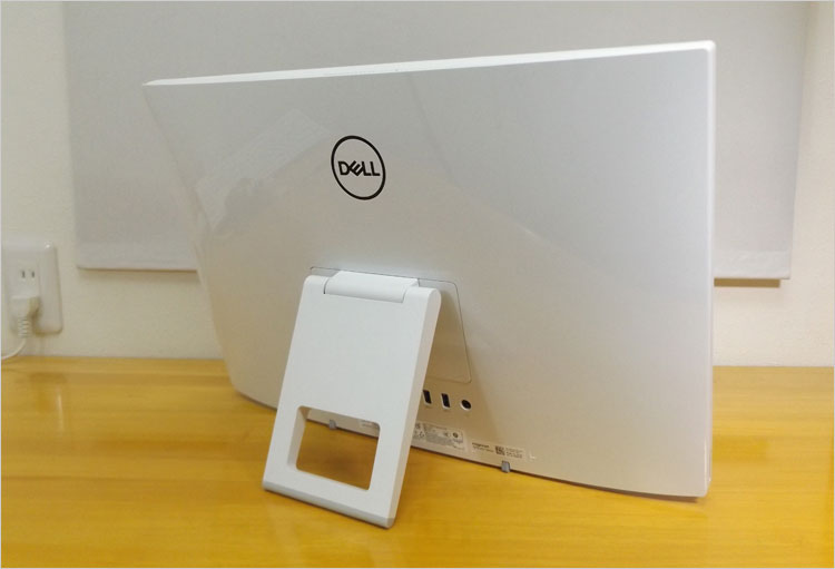 曲面の背面は光沢仕上げ