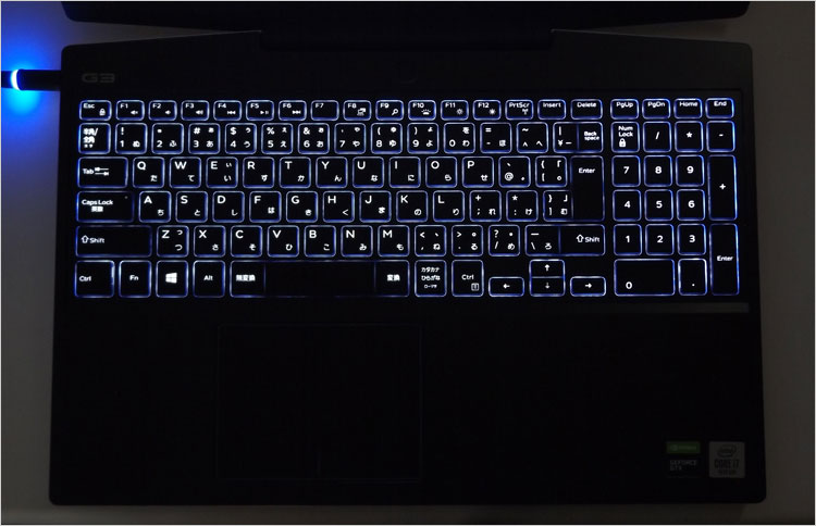 。しばらく操作をしないと自然に消灯