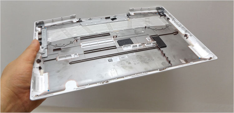 フックの外しにヘラ