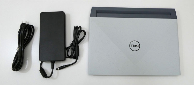 G15-5511に付属しているのは240WのACアダプタ