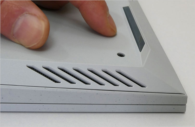 スピーカーの内蔵