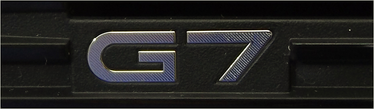G7-7588ではG7ロゴがあてられている。