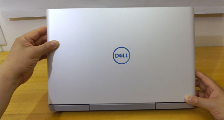 DELL G7 15（7588）天板デザイン