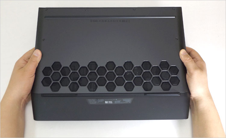 ハニカム構造デザインの吸気口