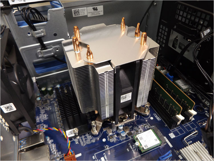 Core i7-9700K選択時に搭載される、大掛かりなCPU冷却ファン