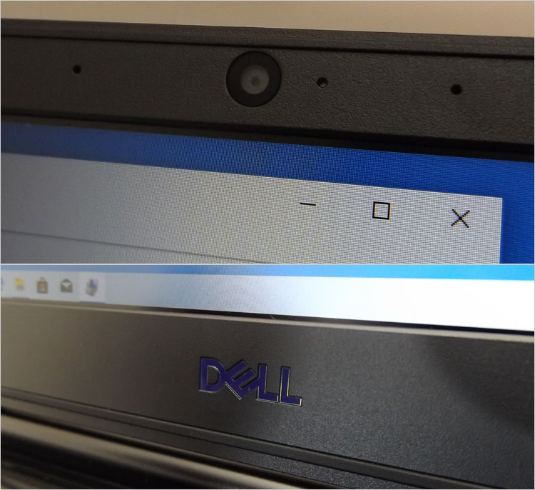 ブルーメタリックのDELLロゴ