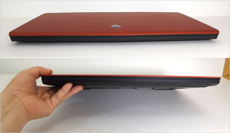 傾斜部に左右それぞれスピーカ