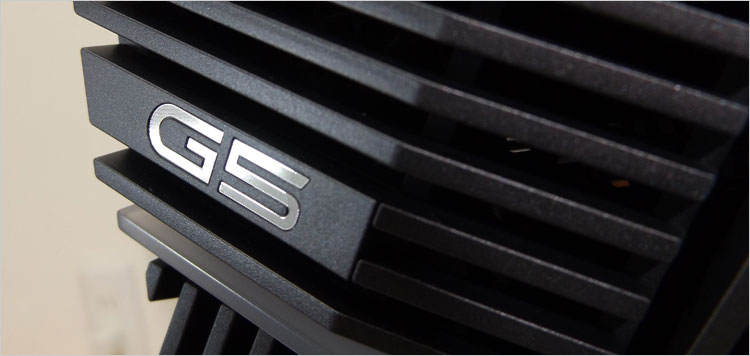 配置されたG5ロゴ