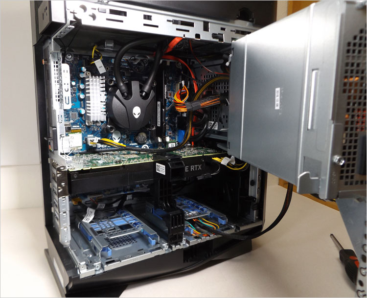 電源ユニットを載せたアームを右方向