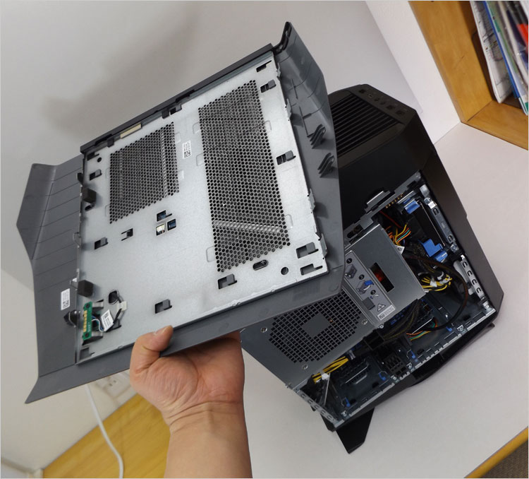 スチール製のシャーシ