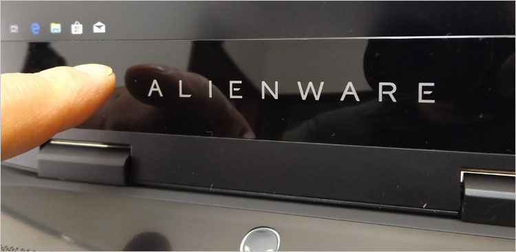 ベゼルのWebカメラ