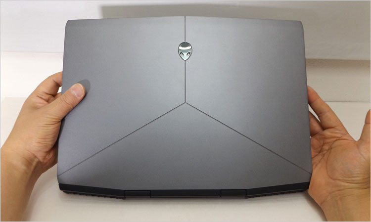 ALIENWARE M15 デザイン