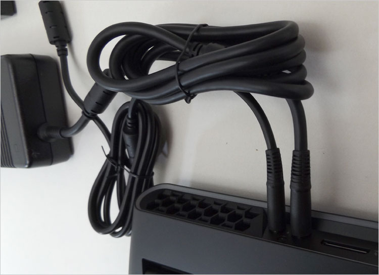 ACアダプタを接続