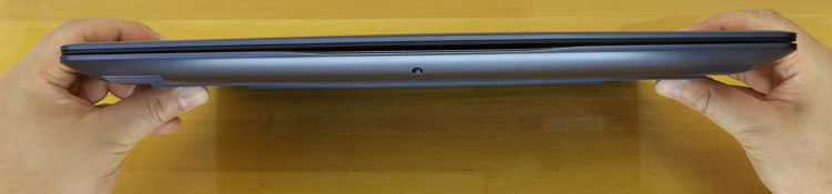 前面には装備端子