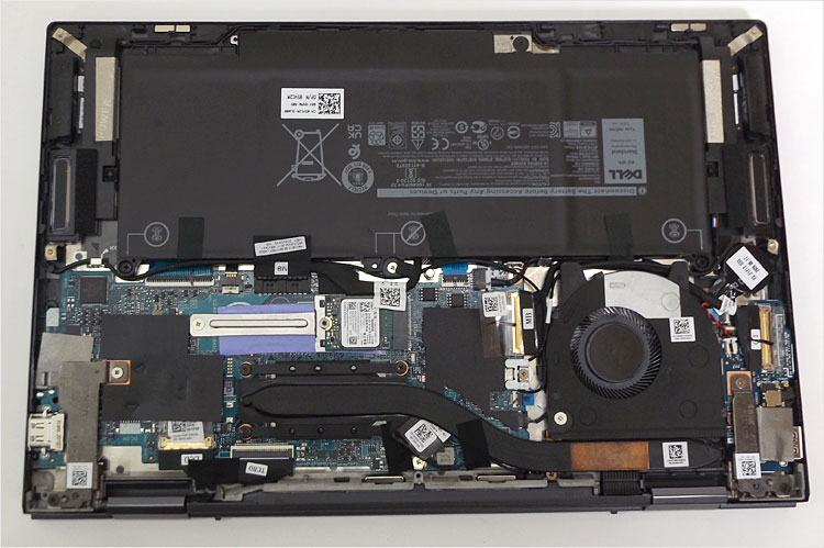 PETフィルムで覆われたInspiron7306 2-in-1の内部