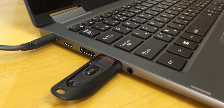 Inspiron 13（7373）2-in-1のインターフェース