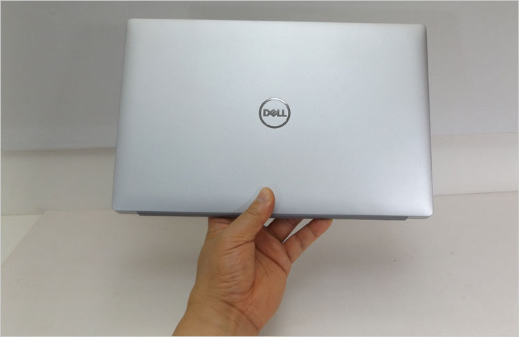 パームレストに至るまでマグネシウム合金を用いた超軽量