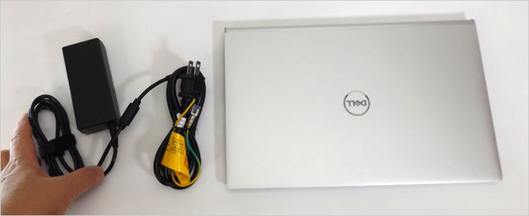 Inspiron 13-7300のUSB Type-C端子