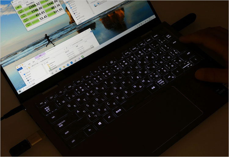 バックライトキーボードを搭載している