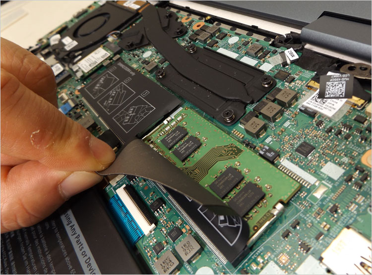 メモリスロットは2基