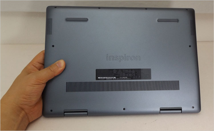 窪んだinspironロゴ。