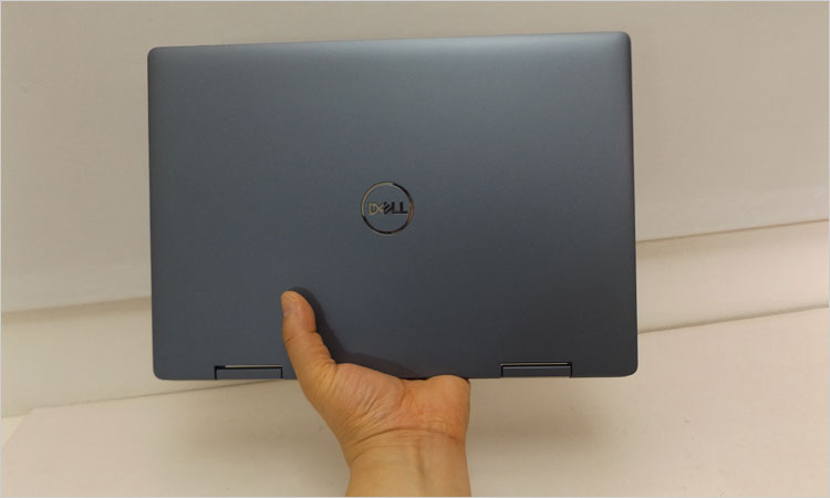 ネイビーとシルバーが混ざった