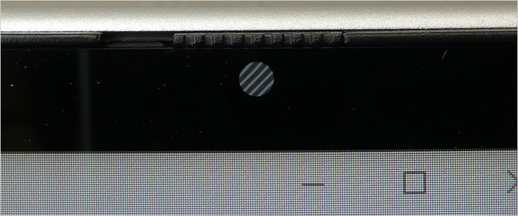 レンズを物理的にふさぐ プライバシー・シャッター付き