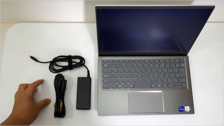 65WのACアダプタ