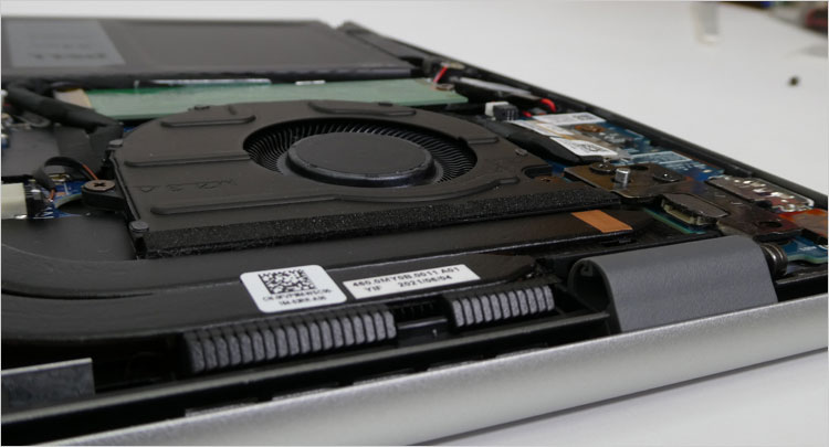 排気口へつながっており、放熱フィン