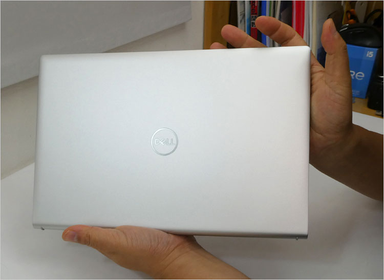 Inspiron 14（5410）はアルミ筐体