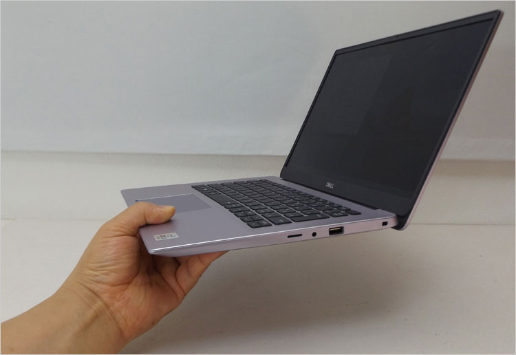 光学ドライブは搭載していない