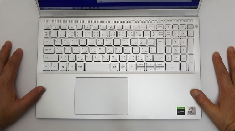 パームレストはアルミ素材であり高級感