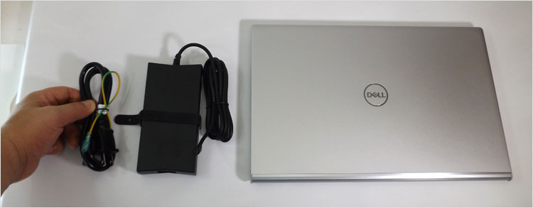 130WのACアダプタが付属