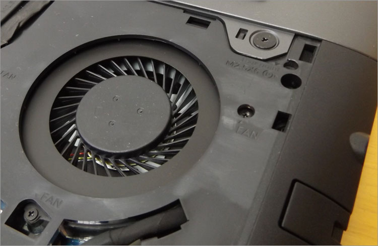 Inspiron 15 7000 ゲーミングプレミアム・GTX 1060 搭載 VR・Dell Visor付き 