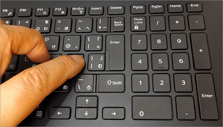 一部のキーを隣接させキートップの段差