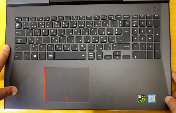 Inspiron 15ゲーミング（7567）と同じキーボード・パーツを採用している。