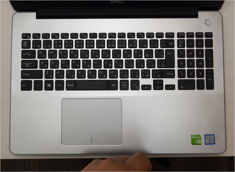 ノートパソコンInspiron 15ポリカーボネート（工業プラスチック）