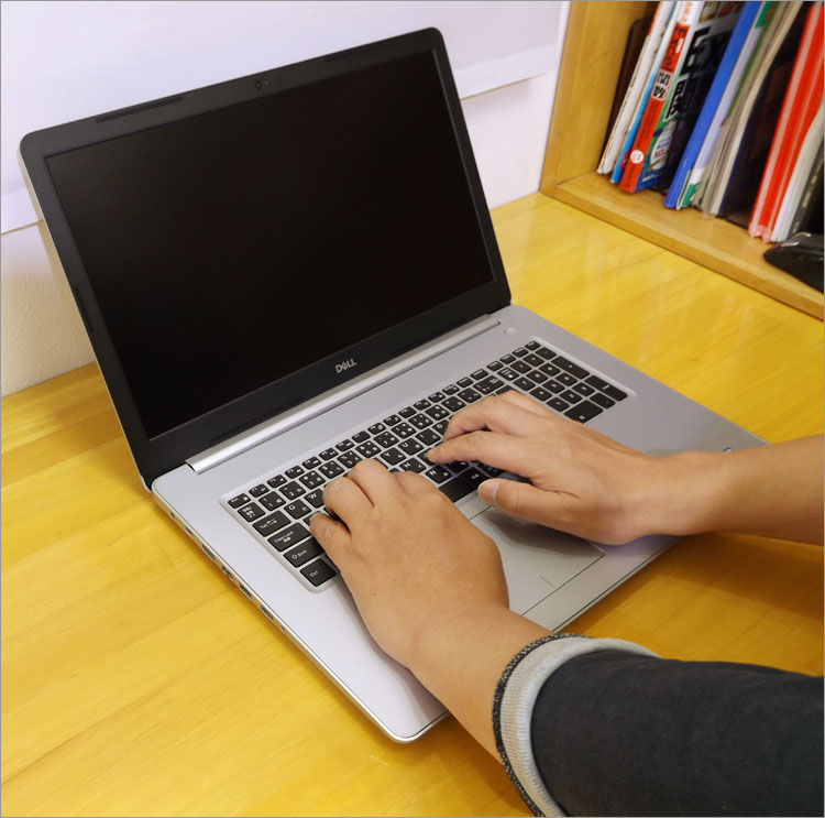 パソ兄さんレビュー Inspiron 17（5770）のデザインとカラーバリエーション