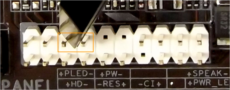 Power Switchの+/-両ピンに金属の棒